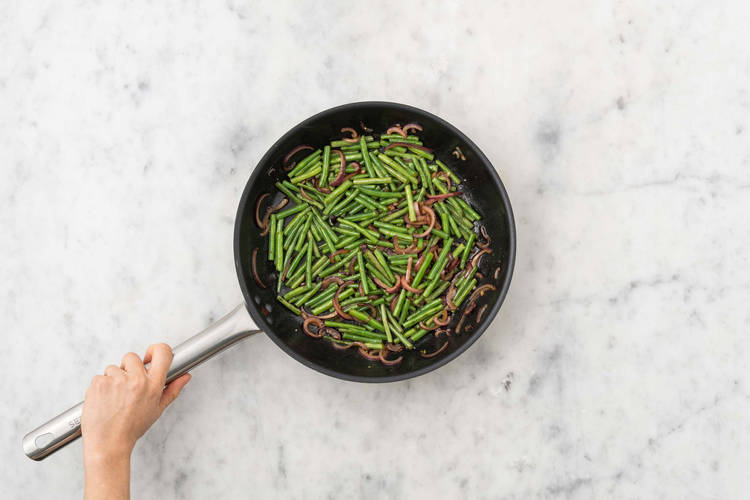 Fry the green beans 