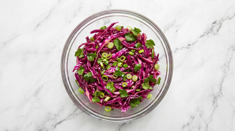 Mix Guacamole & Slaw