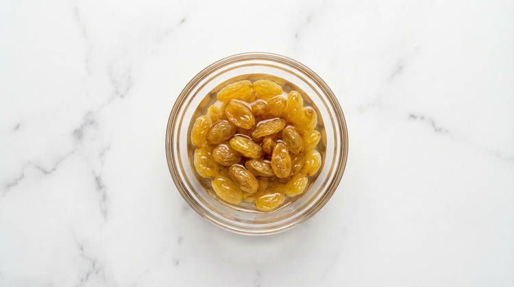 Soak Raisins