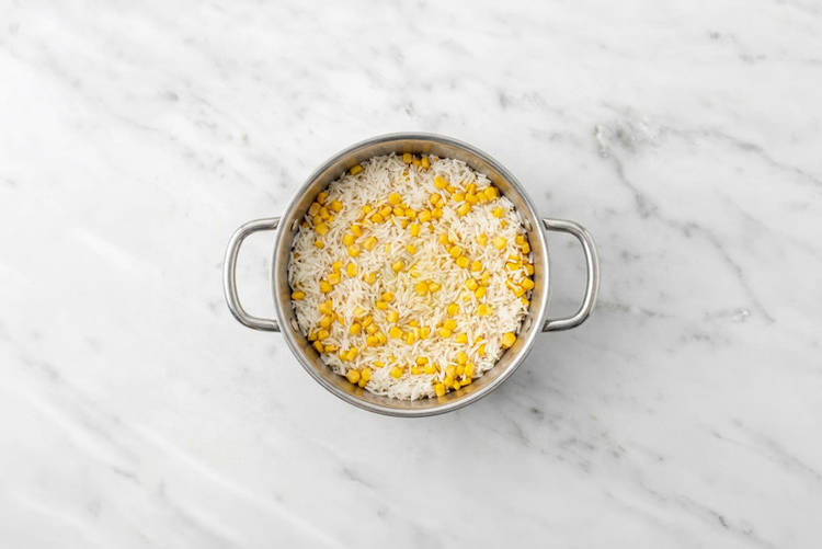 Cook the corn rice