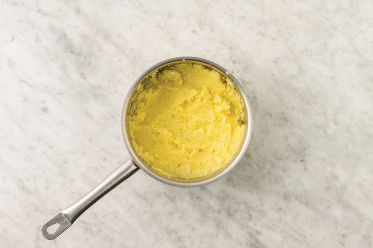 Make the cauli-potato mash