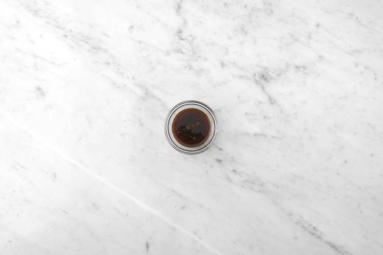 Préparer et mélanger la sauce