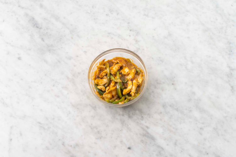 Cuire le poulet et les légumes