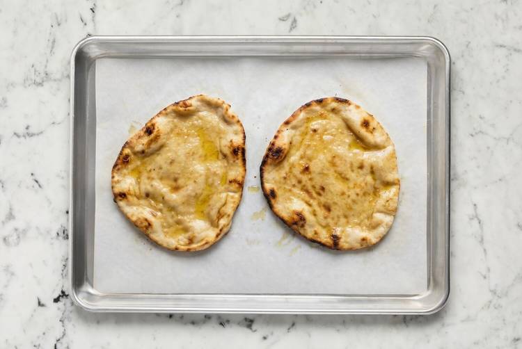 Terminer la préparation et griller les pains plats