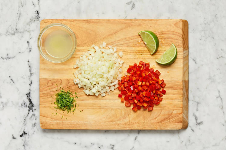 Préparer et mélanger la crème à la lime