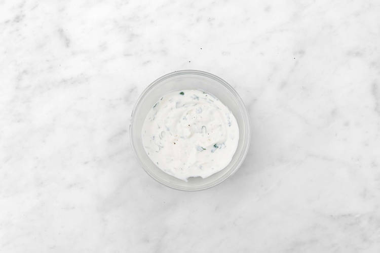 Mix the Yoghurt Sauce