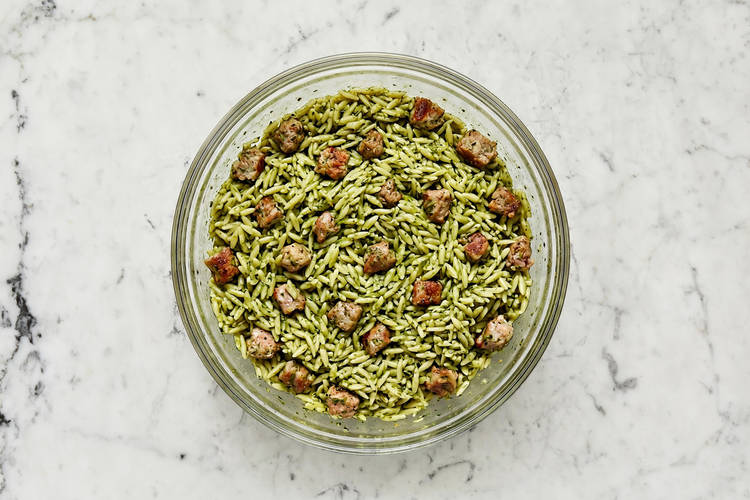 Préparer la vinaigrette et terminer les pâtes