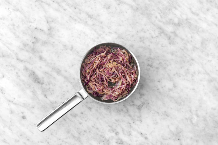 Cook the quick sauerkraut