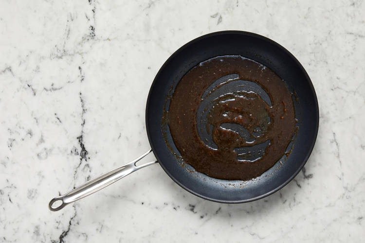 Préparer la sauce au ponzu et à la cassonade