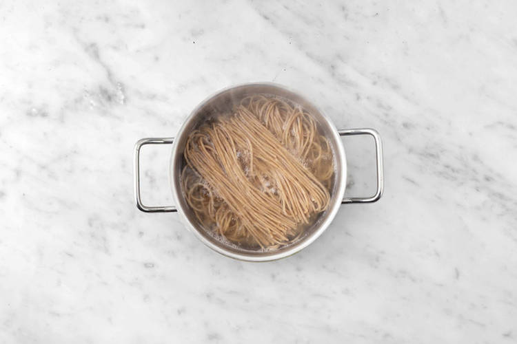 Noedels koken