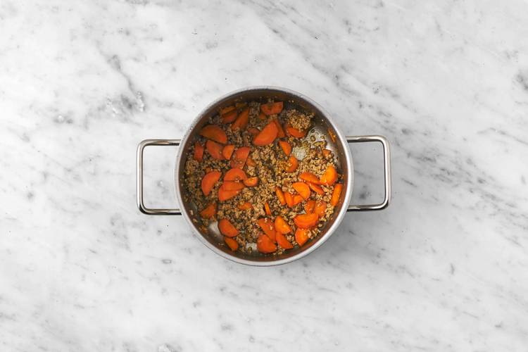 Cuire la dinde et les légumes