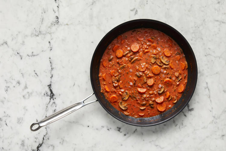 Cook mushroom rosé sauce