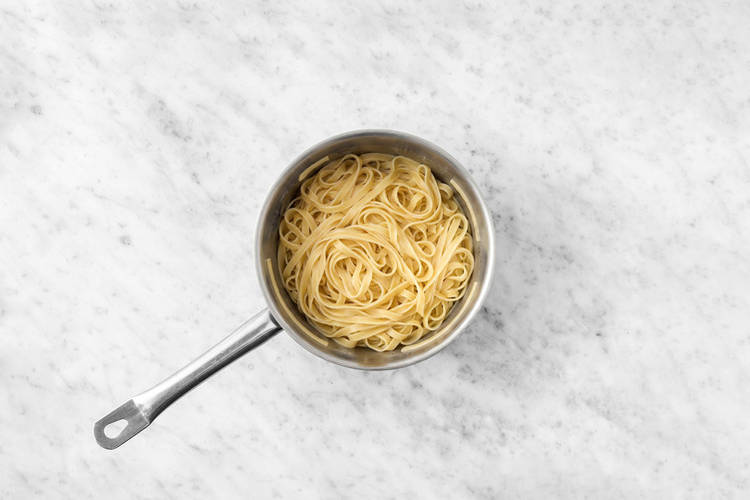 Cook the fettuccine 
