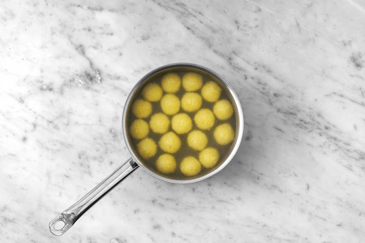 Knödel garziehen lassen