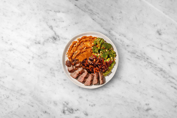 Steaks braten & Anrichten