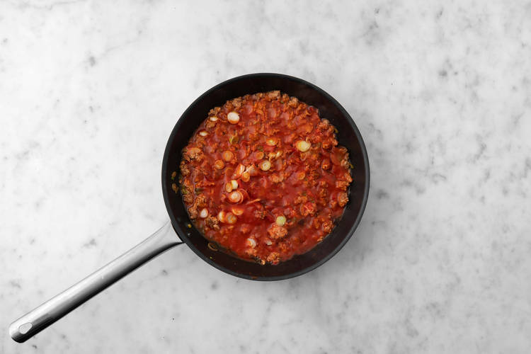 Cuire le poulet et préparer la sauce
