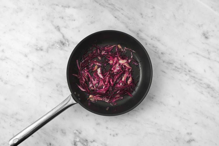 Cook the quick sauerkraut