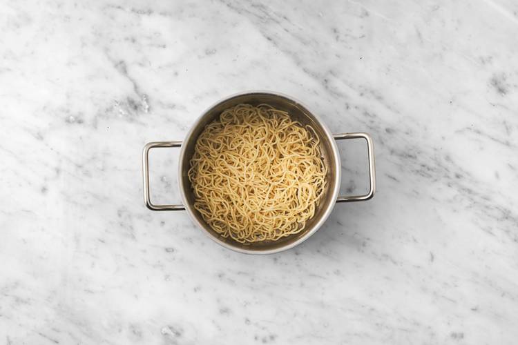 Cook chow mein