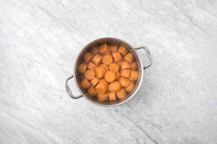 Commencer la purée de patates douces