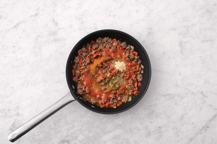 Assaisonner le bœuf et les légumes