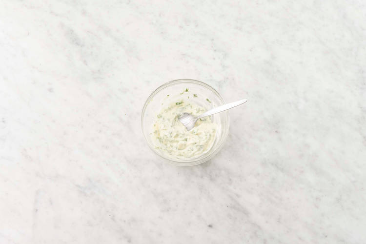 Make parsley-yogurt sauce