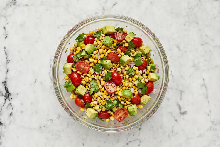 Préparer la salade de maïs
