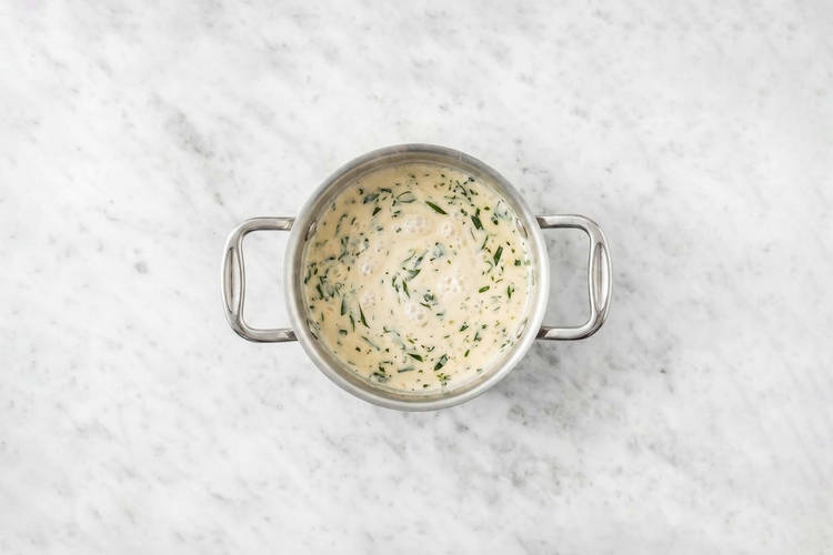 La sauce se prépare