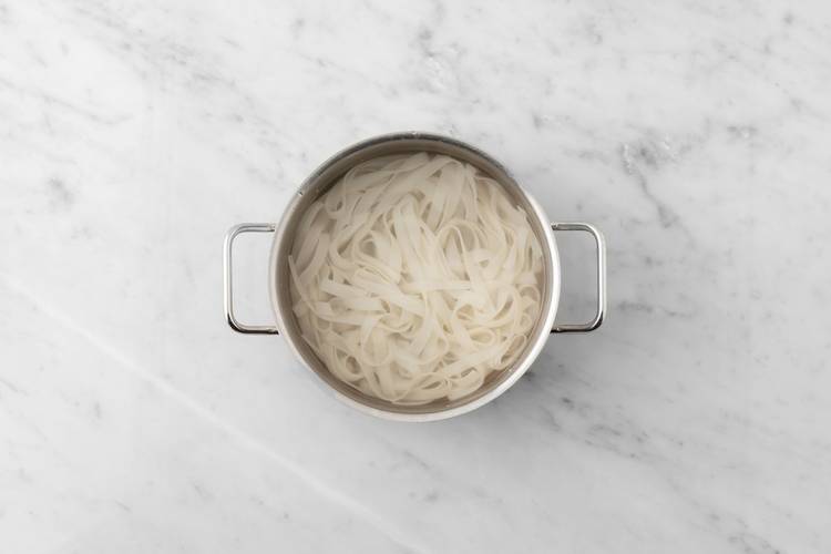 Noedels koken