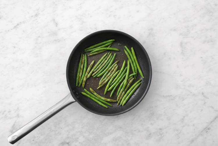 Steam-Fry the Green Beans