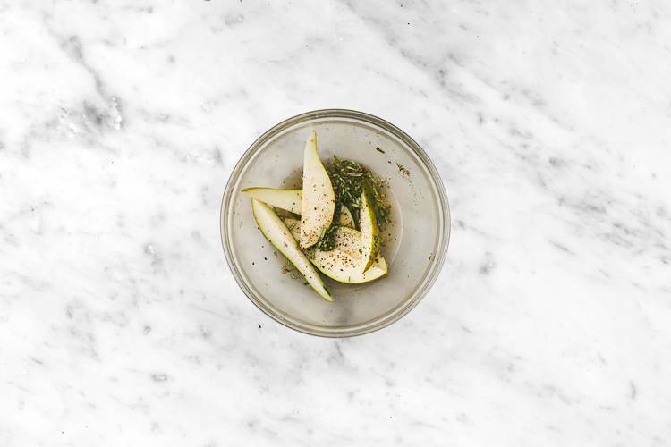 Préparer et mélanger la vinaigrette