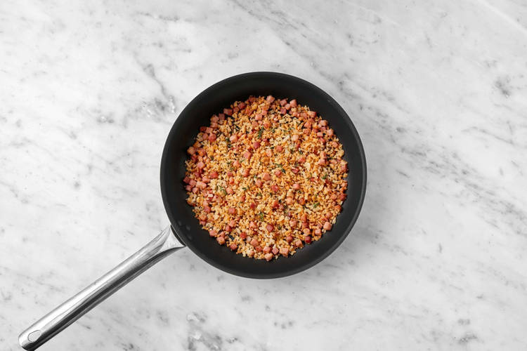 Make the bacon crumb