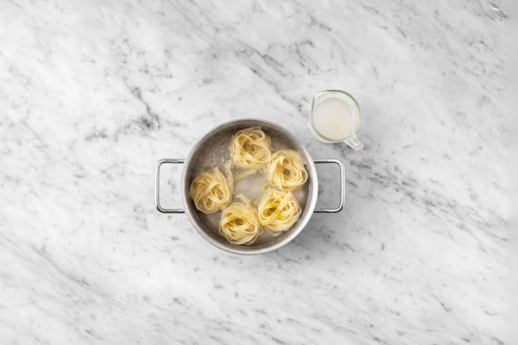 Cook the fettuccine