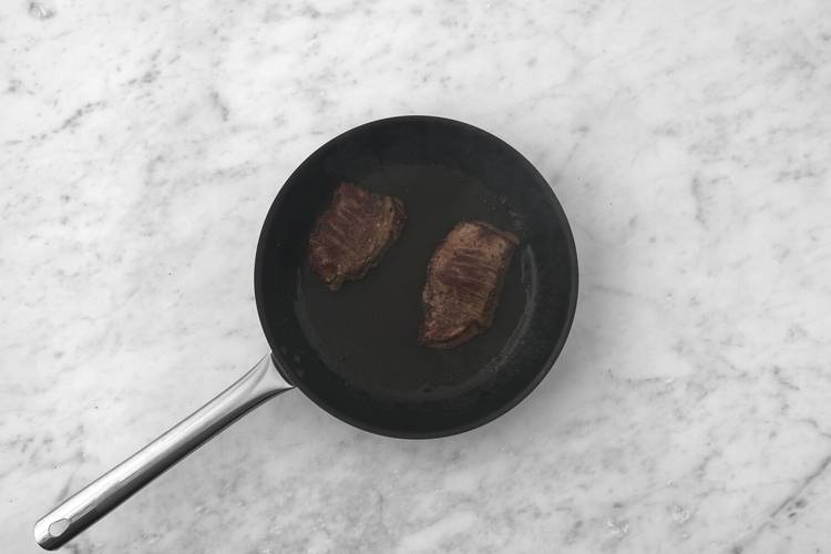 Steaks anbraten