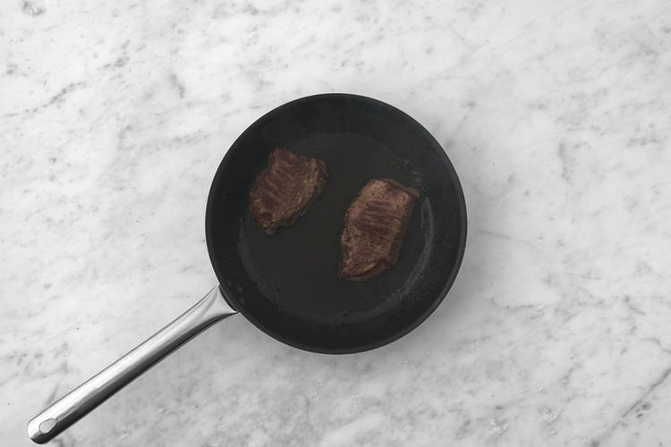 Steaks anbraten