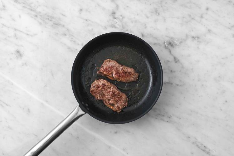Fleisch anbraten