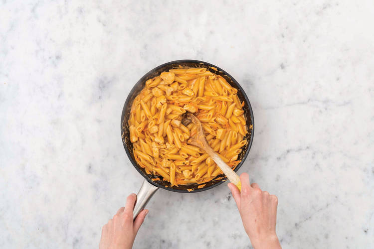 Make the creamy sauce 