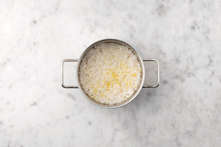 Cook the garlic rice