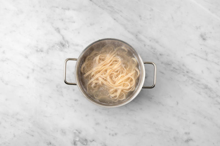 Cook the fettuccine