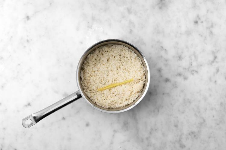 Cook lemongrass rice