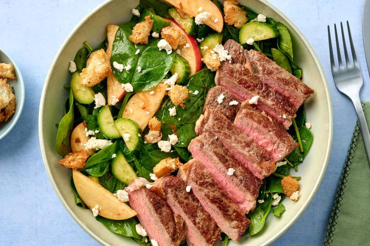 Terminer la salade et servir