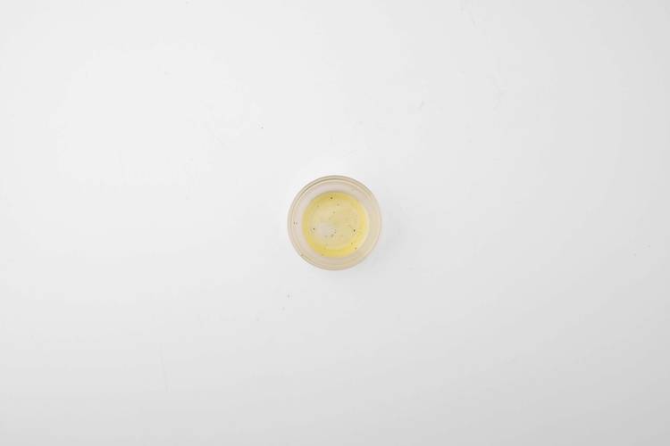 Make vinaigrette