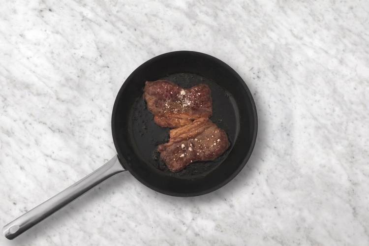 Saisir et griller le steak