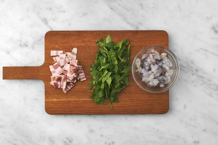 Préparer le bacon et les crevettes