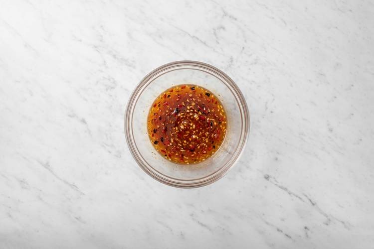 Préparer et mélanger la sauce nuoc cham