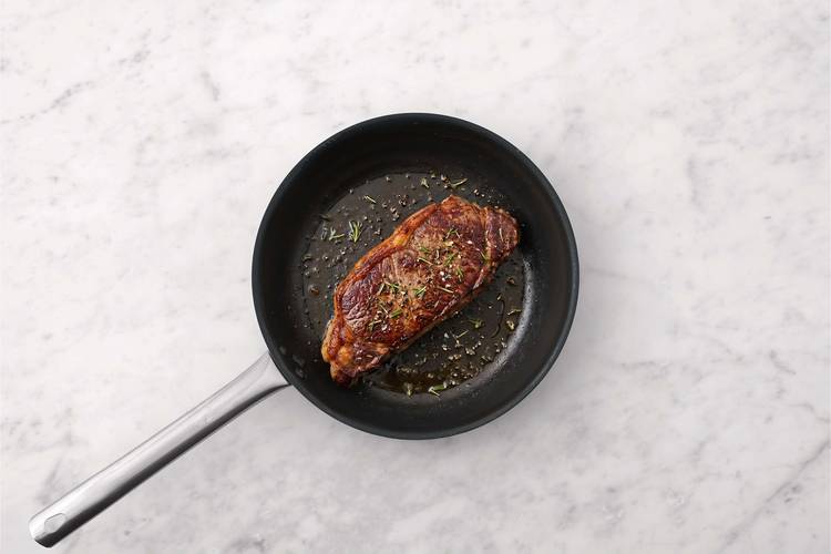Cuire les steaks