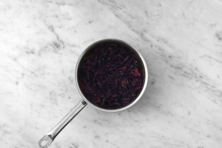 Apfel-Rotkohl kochen