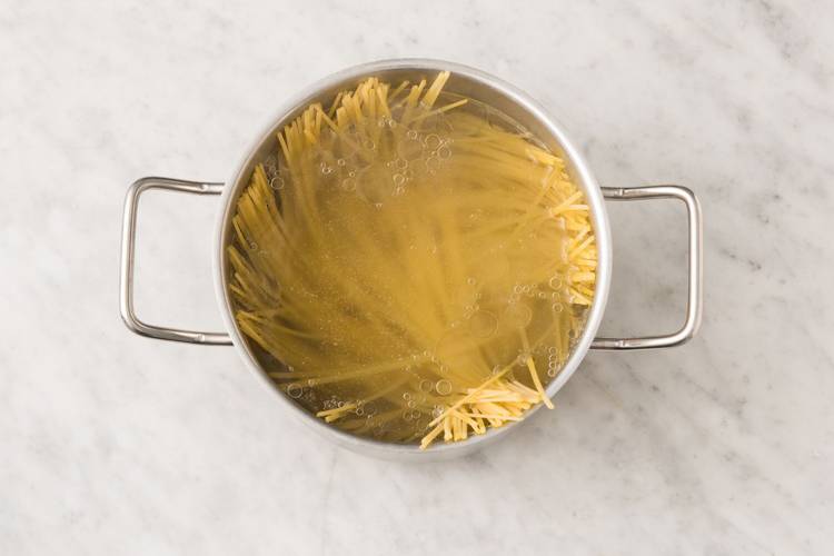 Spaghetti kochen