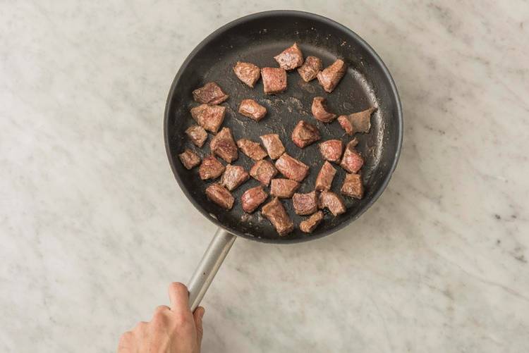 Fleisch anbraten