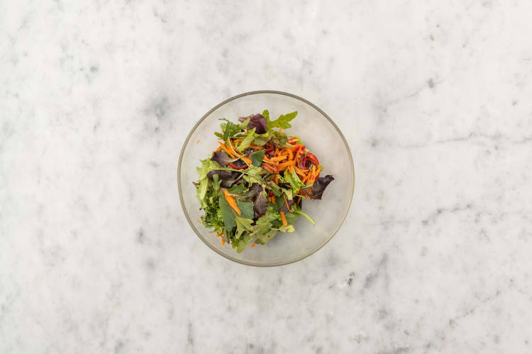 Salat zubereiten