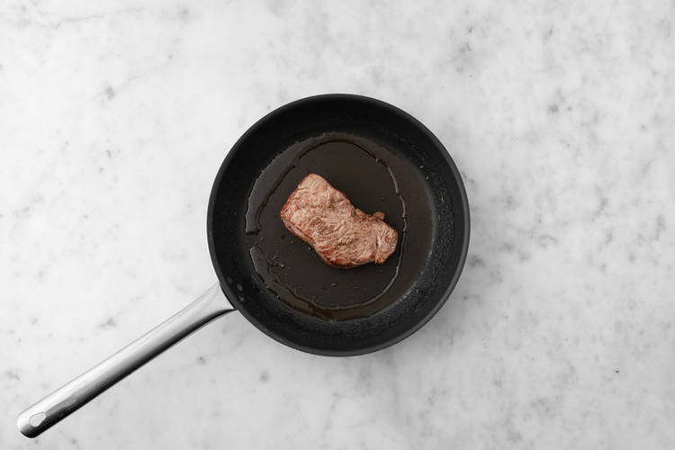 Steaks anbraten